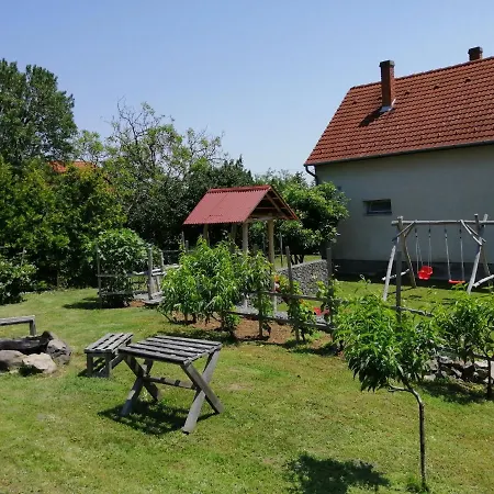 Kaman Nyaralo Apartment *