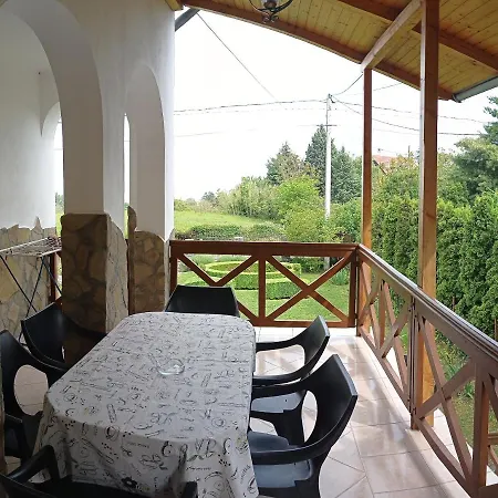 Kaman Nyaralo Apartment *