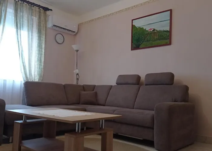 Kaman Nyaralo Apartament *